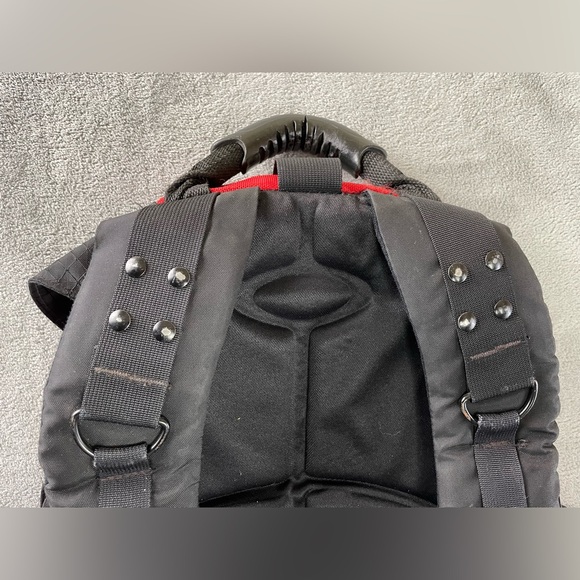 Vintage Oakley Icon Backpack Red Black Bag Nylon •One Side Pocket Zipper Issue• - Picture 14 of 16